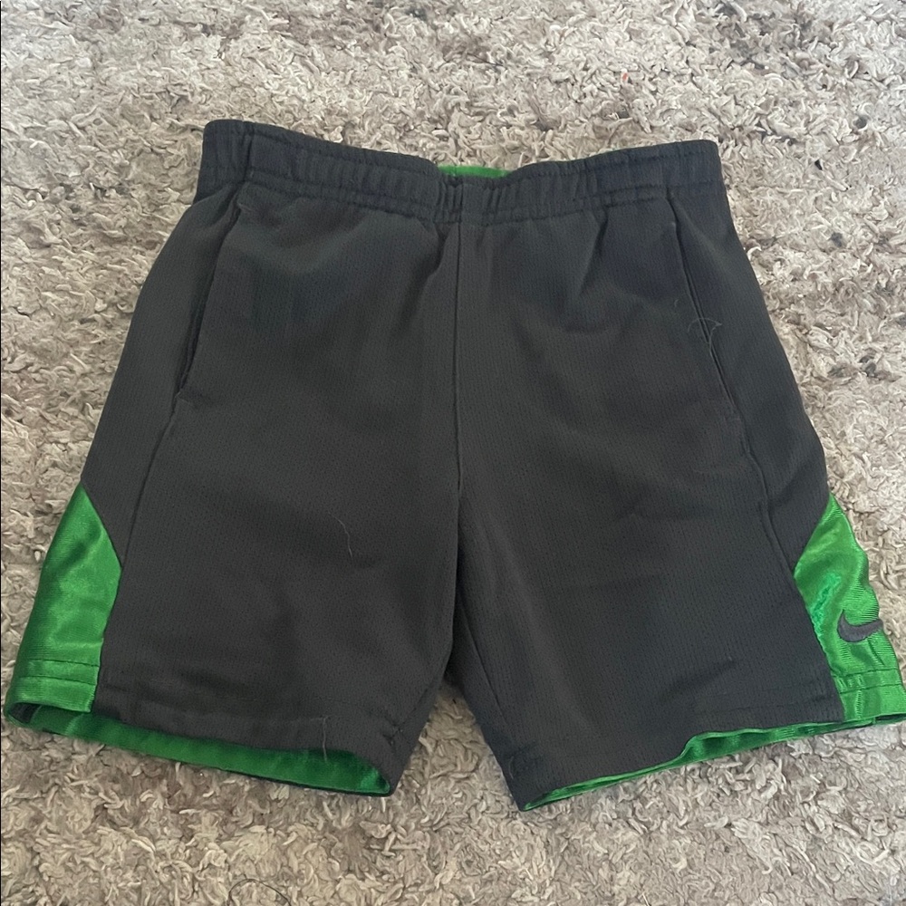 Nike Black and Green kid reversible Shorts size 2t